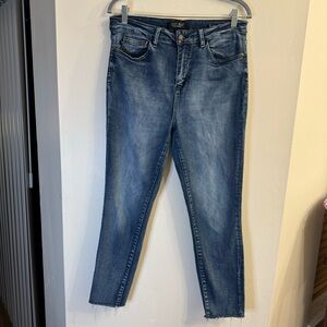 Judy Blue Relaxed Fit Medium Wash Distressed Skinny Jeans Size 31